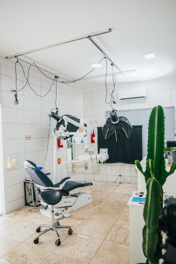 Consultório odontológico com equipamento de fotografia clínica